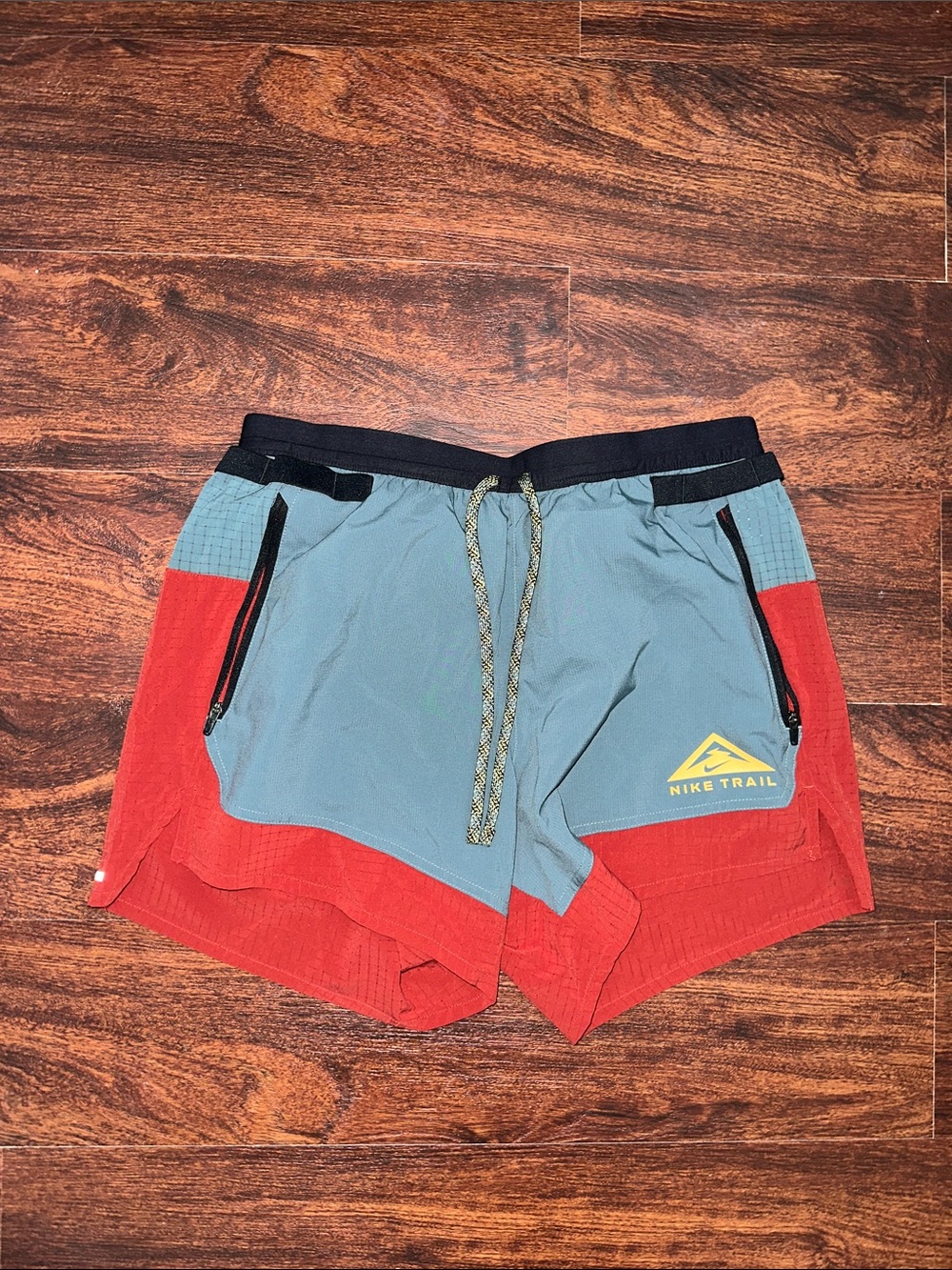Nike Men's Trail Two-Tone 5” shorts size Medium